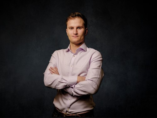 Stanford grad cracks down on pawnshops with new credit card startup